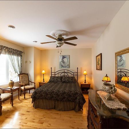 Au Coeur De Saint-Sauveur Bed and Breakfast Εξωτερικό φωτογραφία