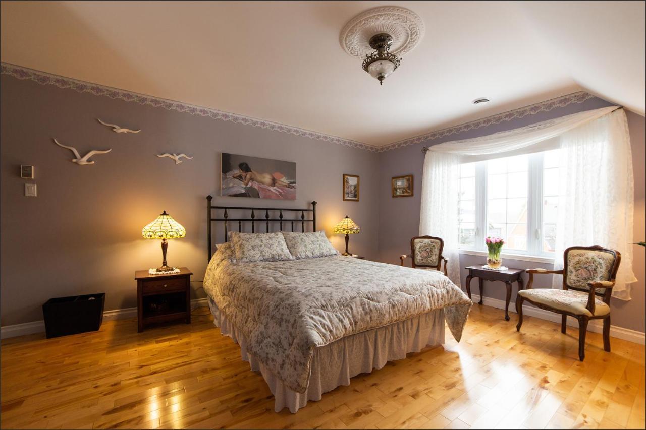 Au Coeur De Saint-Sauveur Bed and Breakfast Εξωτερικό φωτογραφία