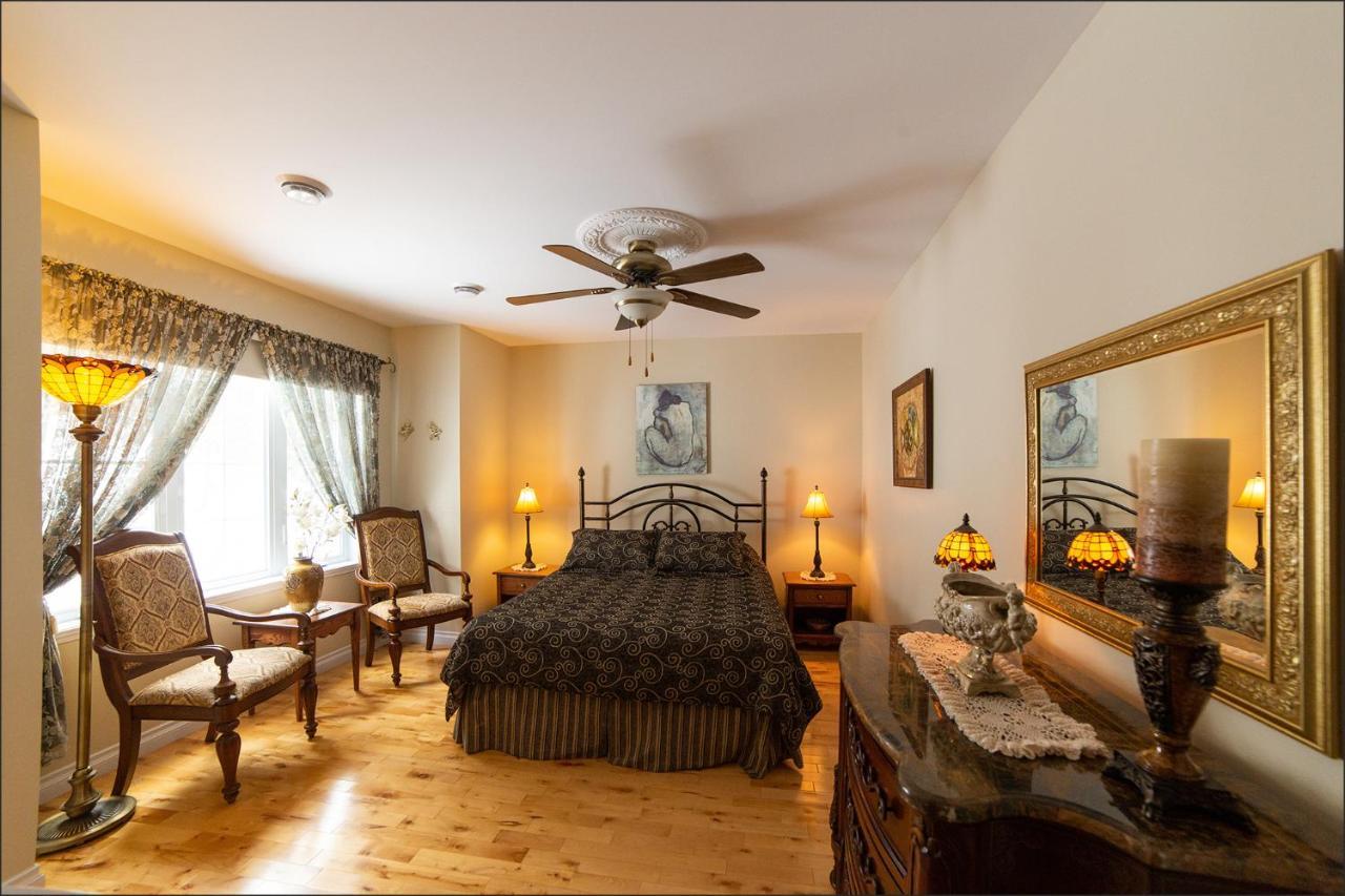 Au Coeur De Saint-Sauveur Bed and Breakfast Εξωτερικό φωτογραφία