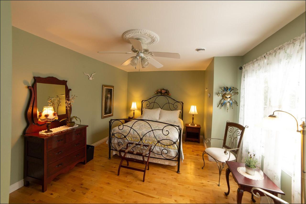 Au Coeur De Saint-Sauveur Bed and Breakfast Εξωτερικό φωτογραφία