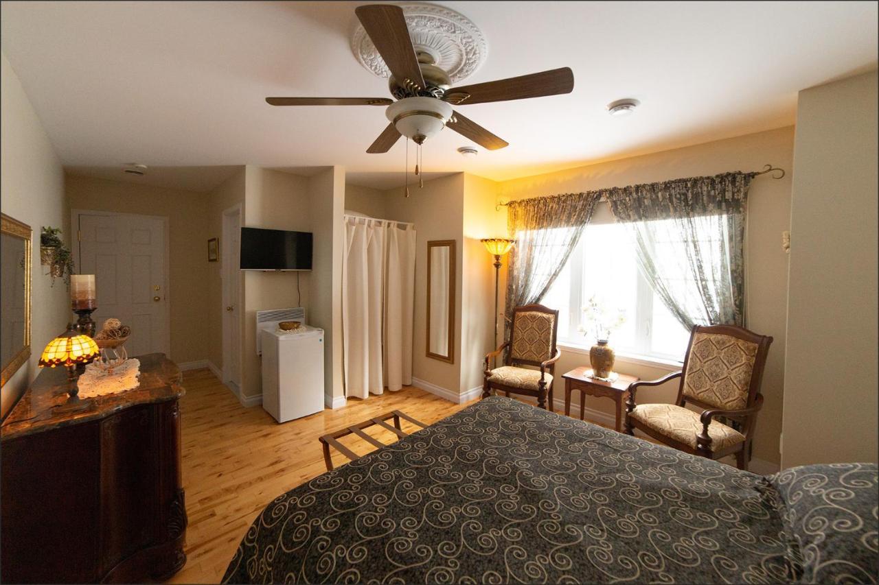 Au Coeur De Saint-Sauveur Bed and Breakfast Εξωτερικό φωτογραφία