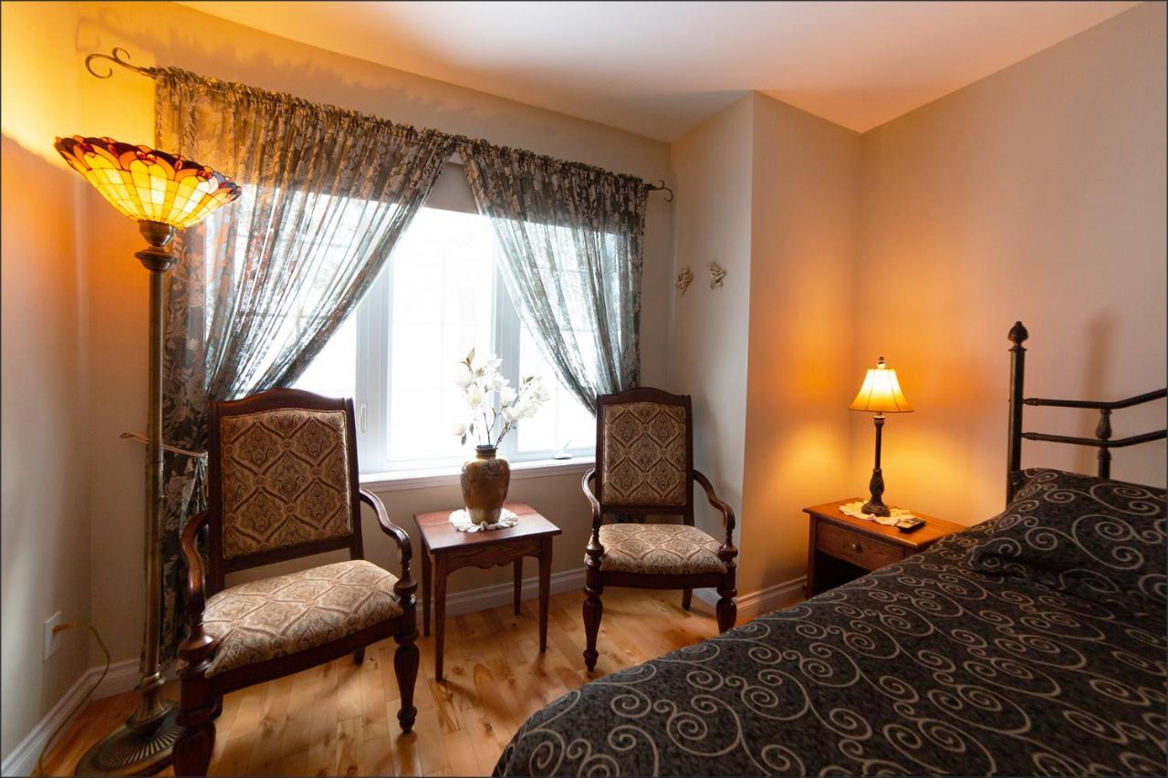 Au Coeur De Saint-Sauveur Bed and Breakfast Εξωτερικό φωτογραφία